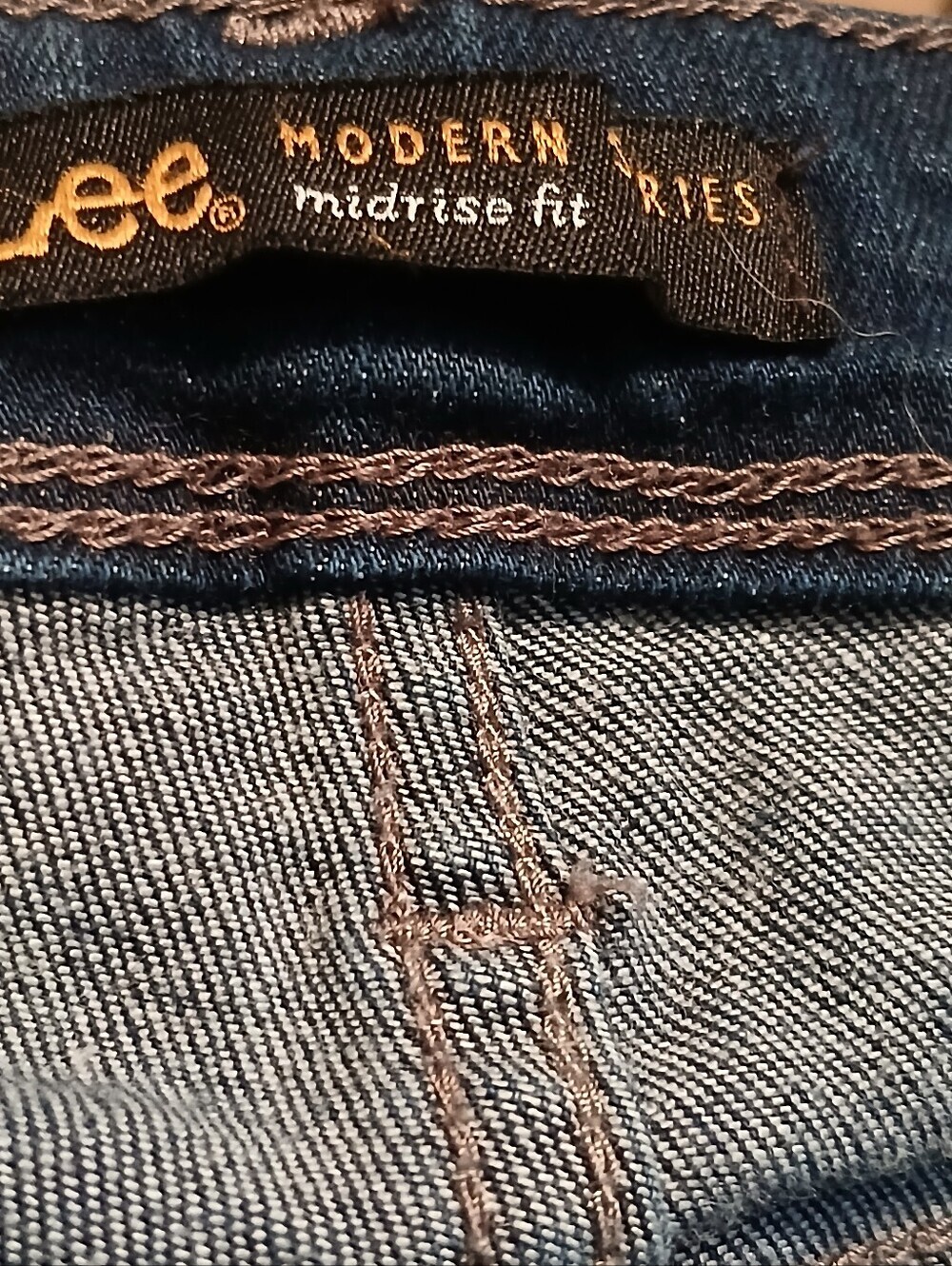 Lee Modern Series Midrise Fit Capris. Size 6 - Picture 11 of 13